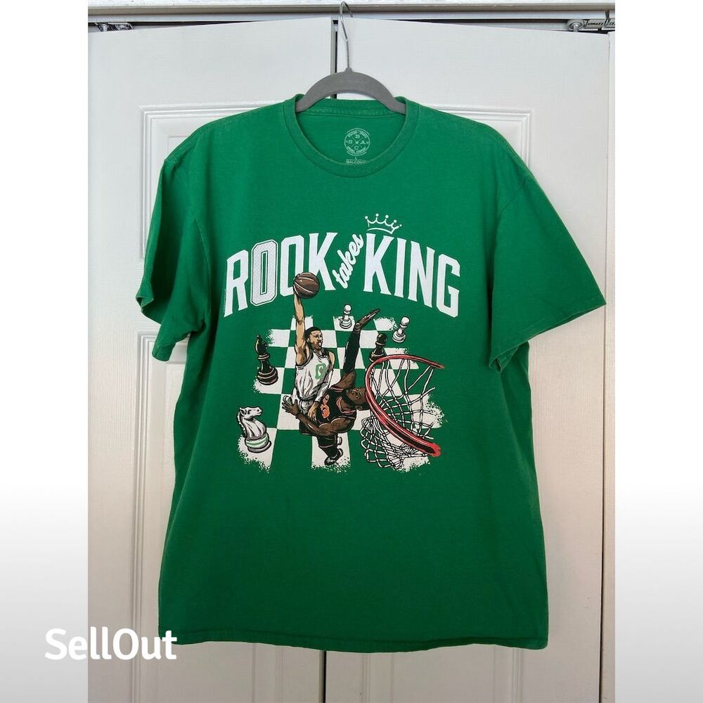 Men's Green Graphic T-Shirt "Rook to King" Sports Basketball L Crew Neck